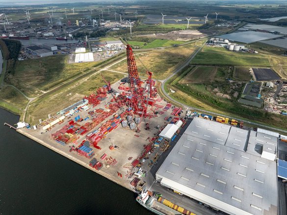 Najmocniejszy na świecie żuraw Mammoet SK6000 przeszedł testy