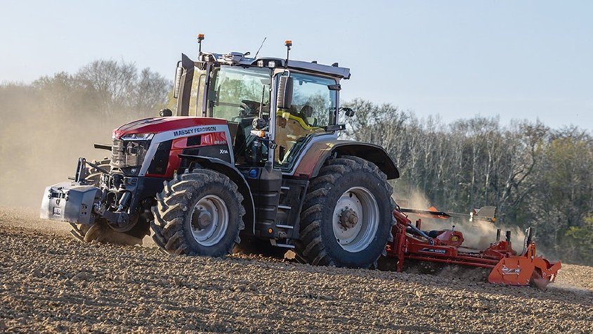 Nowa seria traktorów MF 8S Xtra