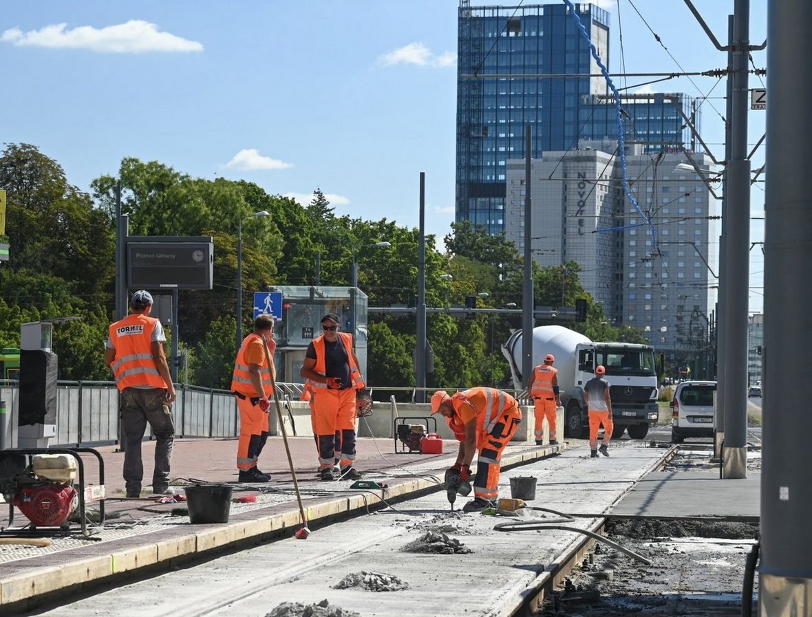 Bezpieczeństwo pracowników na budowie – kluczowe inicjatywy, trendy i standardy