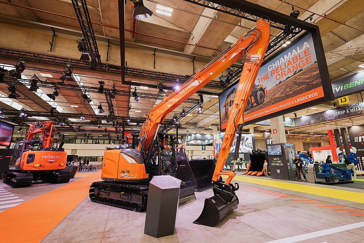 Hitachi ZX95US-7 SLF – nowa koparka o zasięgu 10 m