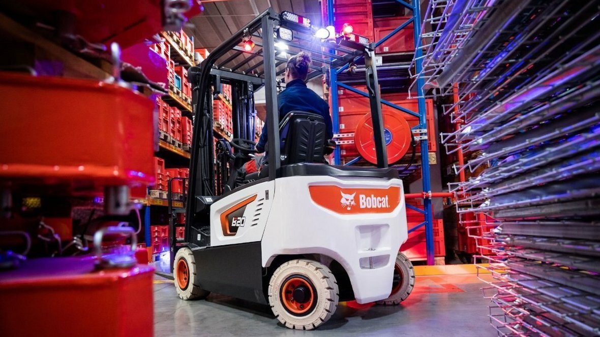 Bobcat stawia na wózki widłowe i sprzęt magazynowy