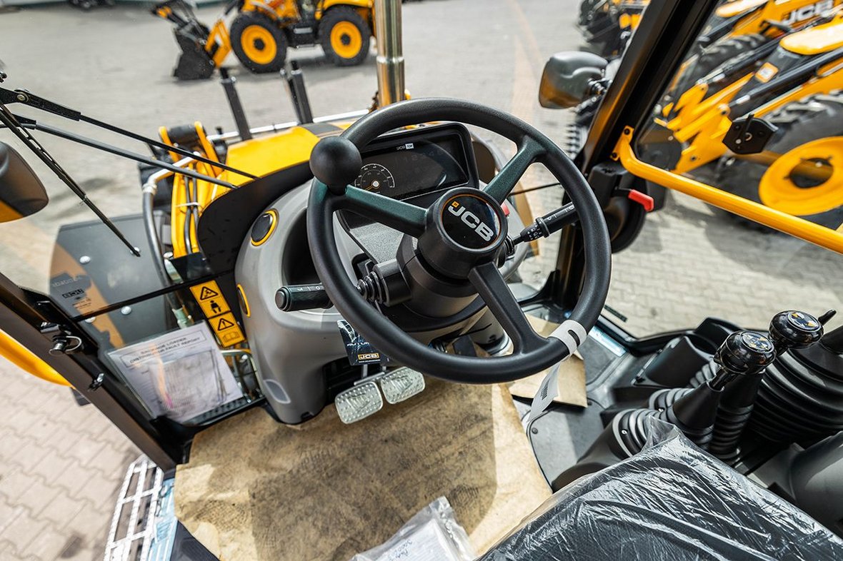 JCB 4CX PRO efektywność ponad wszystko 