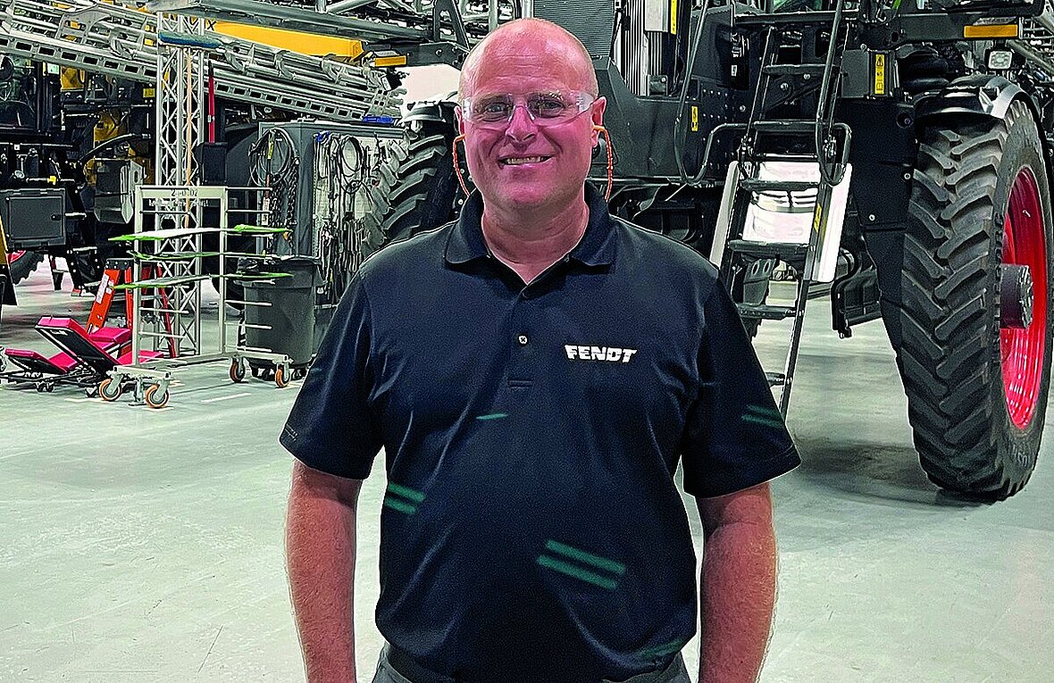 Travis van Genderen, dyrektor fabryki w Jackson.