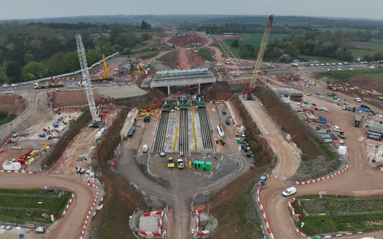 Technologia monitoringu wspiera budowę mostu HS2 w Warwickshire