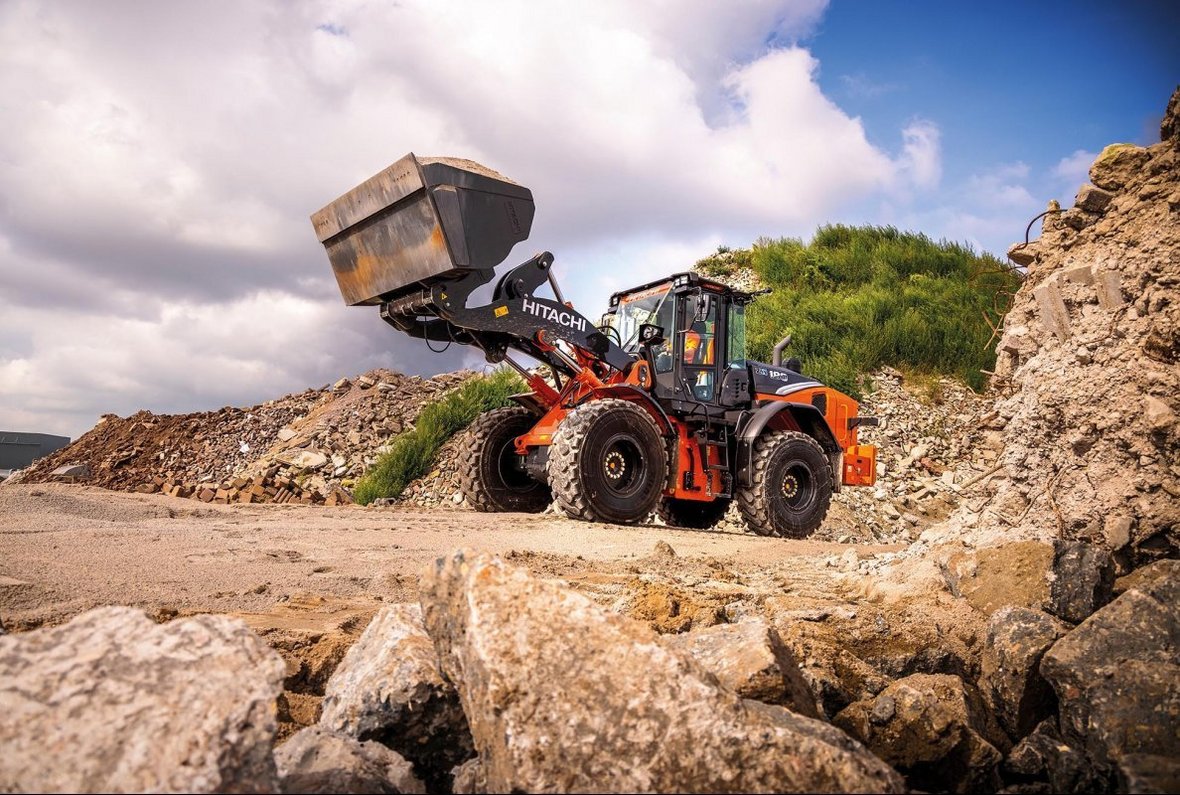 Lepsza kontrola z ładowarką kołową Hitachi ZW180-7