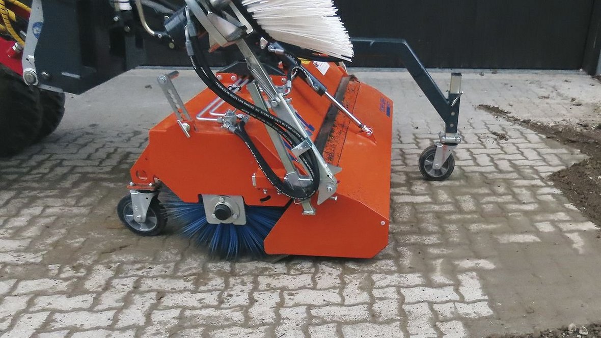 Czyste drogi z zamiatarką Tuchel Sweep Eco Pro 520 - 180