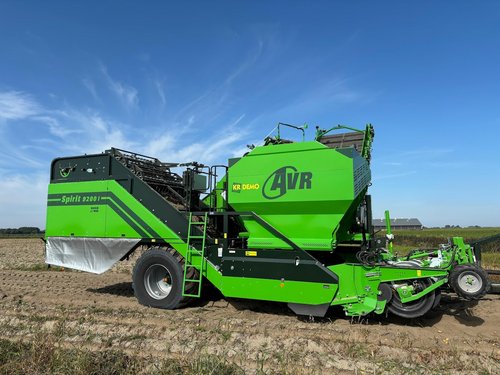Nowoczesny kombajn AVR Spirit 9200i VW