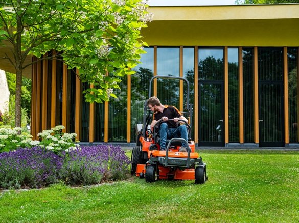 Kubota rusza w Demo Tour 2024 z niezawodnymi maszynami komunalnymi
