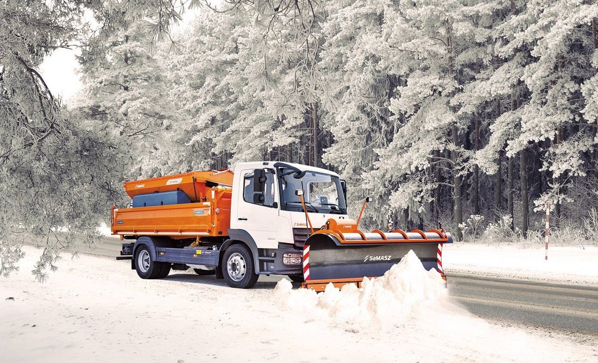 Zima z posypywarką SaMASZ IceStorm