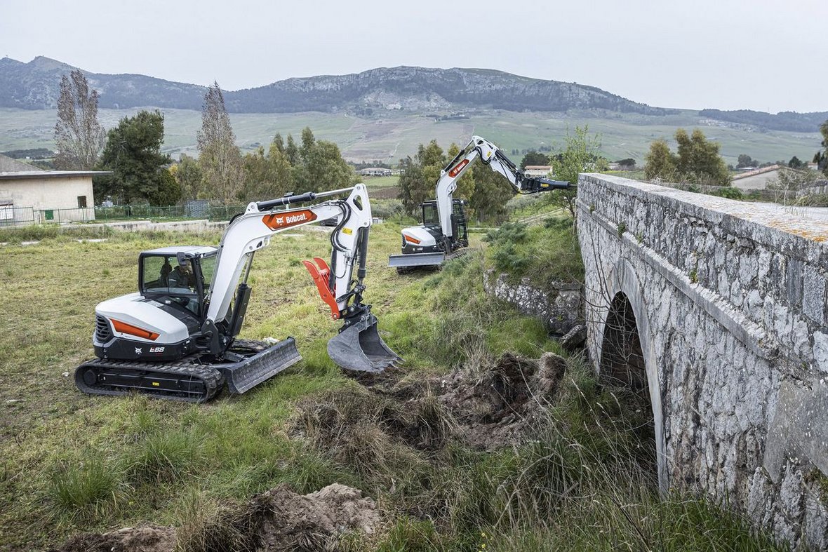 Nowa koparka ośmiotonowa Bobcat