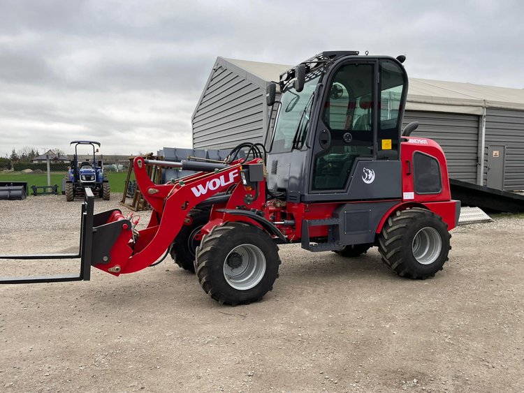 WOLF 780T – mała ładowarka, duże możliwości