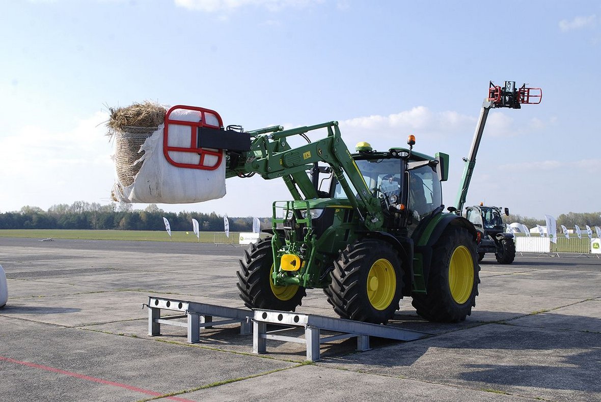 Premiera ciągników John Deere z serii 6R w Bednarach