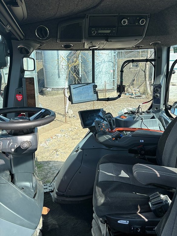 Valtra N135 – ciągnik czterocylindrowy w praktyce gospodarstwa