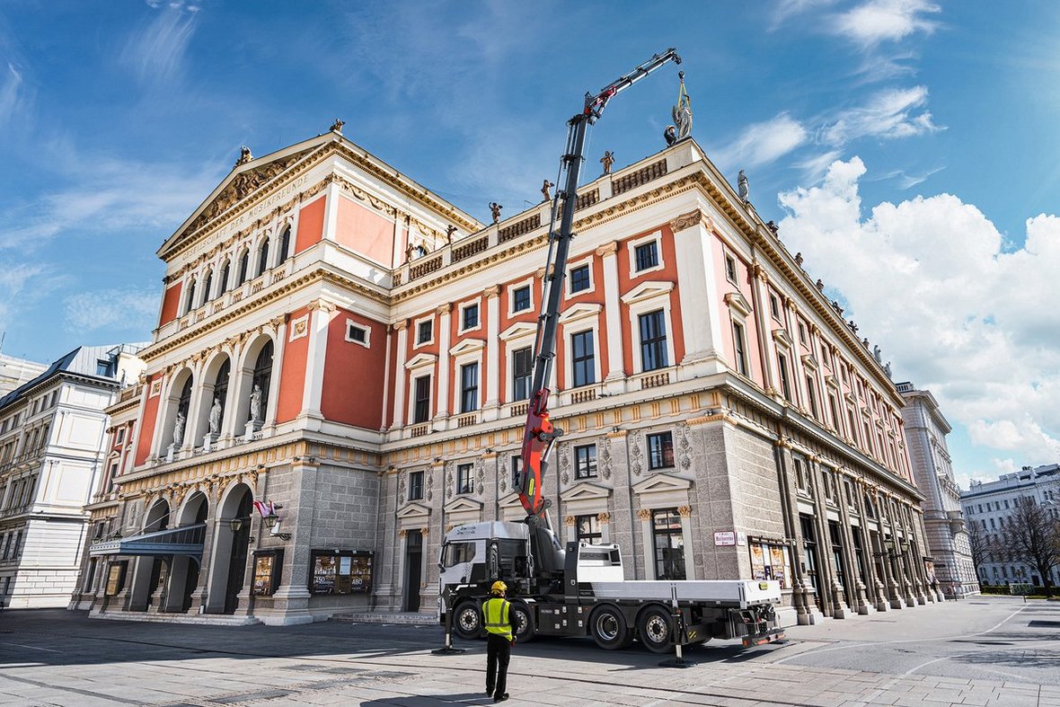 Premiera nowej generacji żurawi załadunkowych Palfinger PK 880 TEC