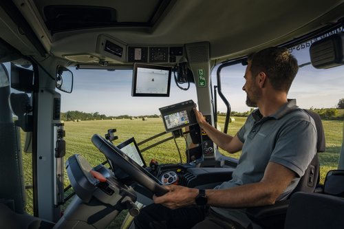 CLAAS CEREX 700 RC – nowa generacja pras zmiennokomorowych do bel wysokiej gęstości