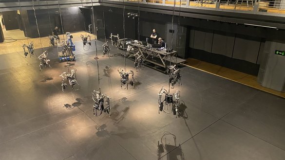 Sprężarka E-Air „zagrała” w spektaklu z robotycznymi egzoszkieletami