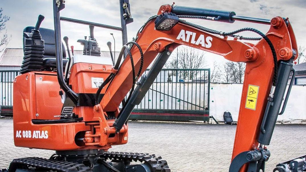 Kompaktowy Atlas AC 08B w akcji