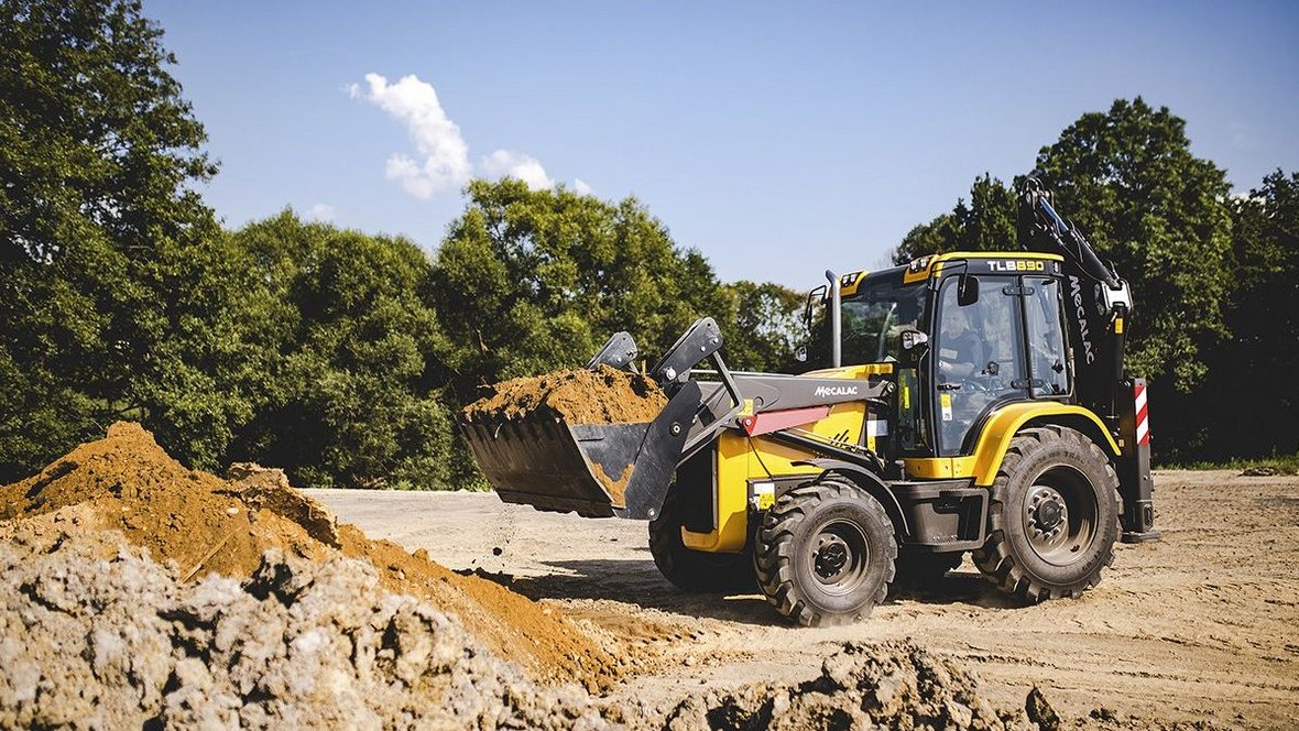 Mecalac TLB 880 z przesuwem lub mocowaniem centralnym