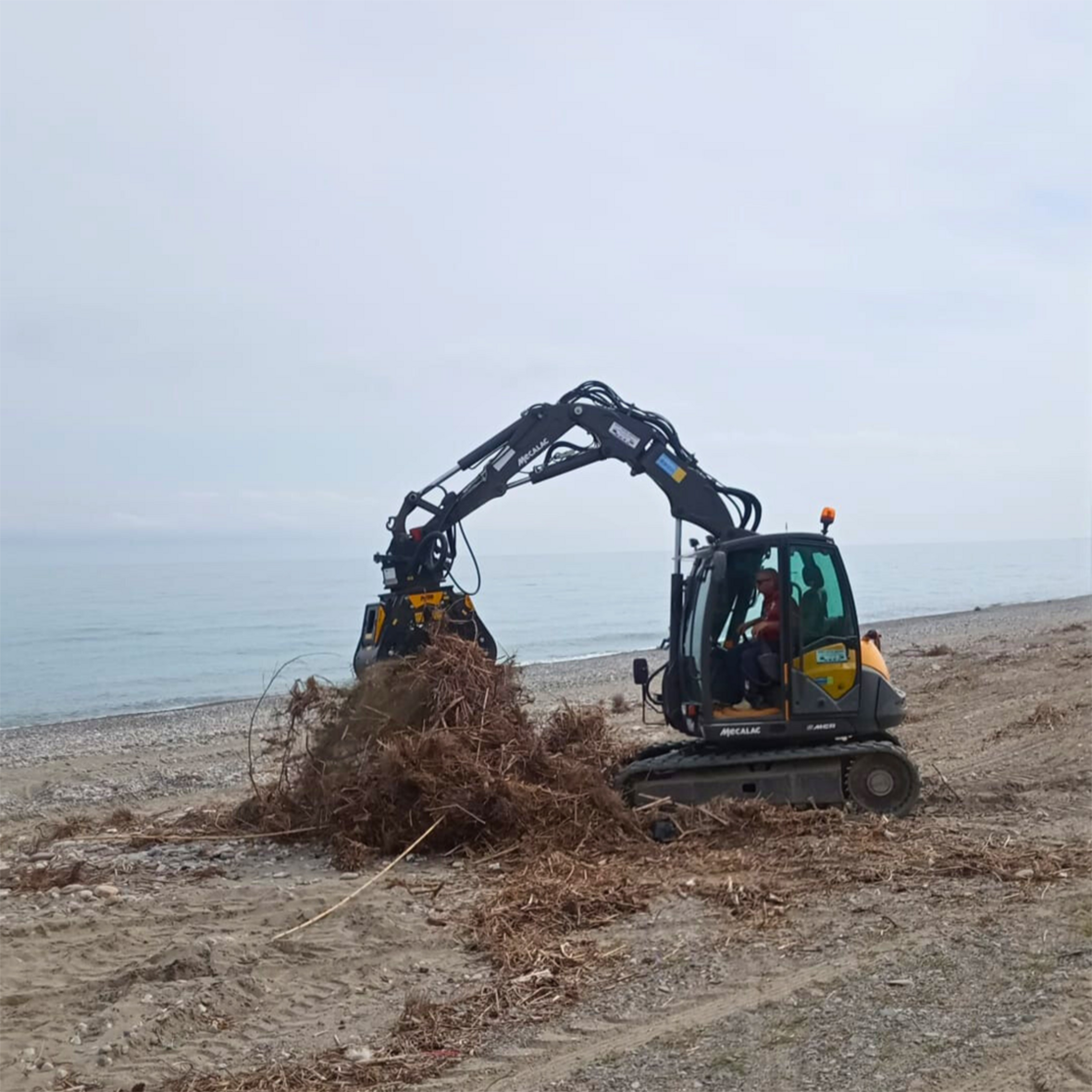 Chwytaki sortujące MB Crusher są również bardzo dobrze skrojone do pracy na terenach zielonych.