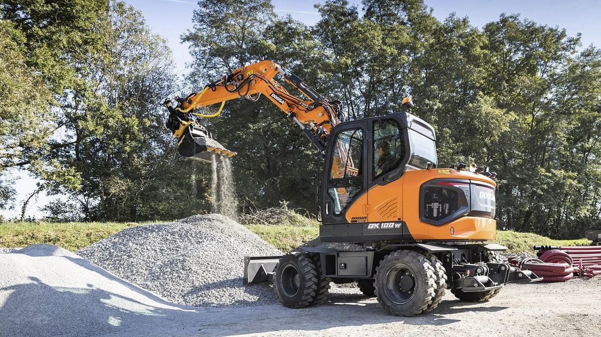 10-tonową koparkę kołową Doosan DX100W-7