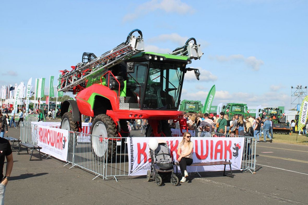 Tłumy na stoiskach wystawców podczas Agro Show