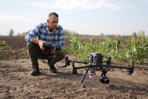 Precyzyjne rolnictwo z dronami – jak Skymaps i CultiWise optymalizują opryski?