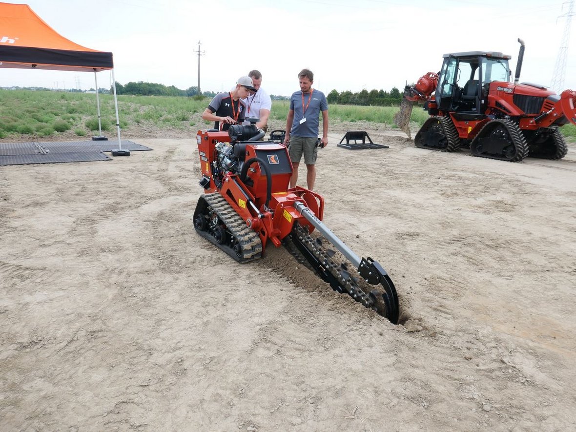 Użytkownicy pod okiem ekspertów mieli możliwość zapoznania się z maszyną także bezpośrednio.