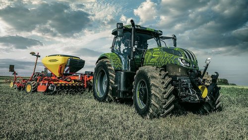 Wyposażony w zbiornik oleju napędowego i dwa kondensatory energii SuperCaps, silnik wysokoprężny i silnik elektryczny, dwa przetworniki energii. Steyr Hybrid CVT to "prawdziwy" ciągnik hybrydowy. Nawet jeśli silnik wysokoprężny nadal jest zasilany paliwem neutralnym pod względem emisji CO2, taką koncepcję napędu uważa się za "alternatywną"