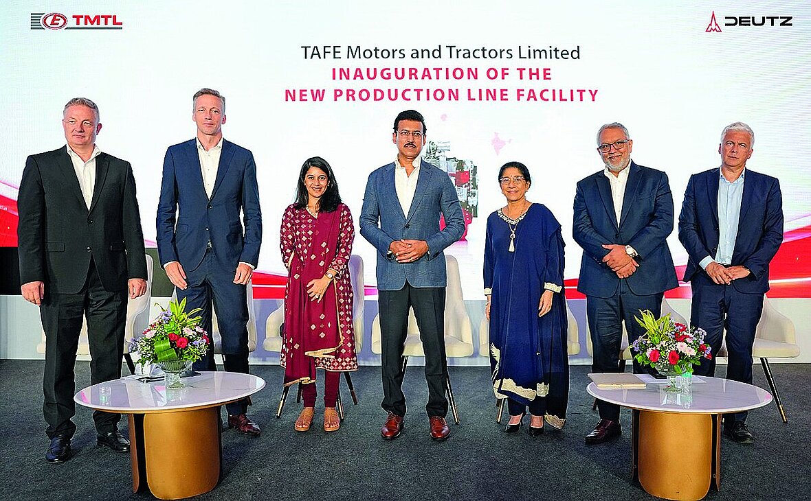 Przedstawiciele Tafe Motors, Deutz oraz władz stanu Radżastan podczas uroczystego otwarcia nowej produkcji silników Deutz w zakładzie Tafe w Alwar.
