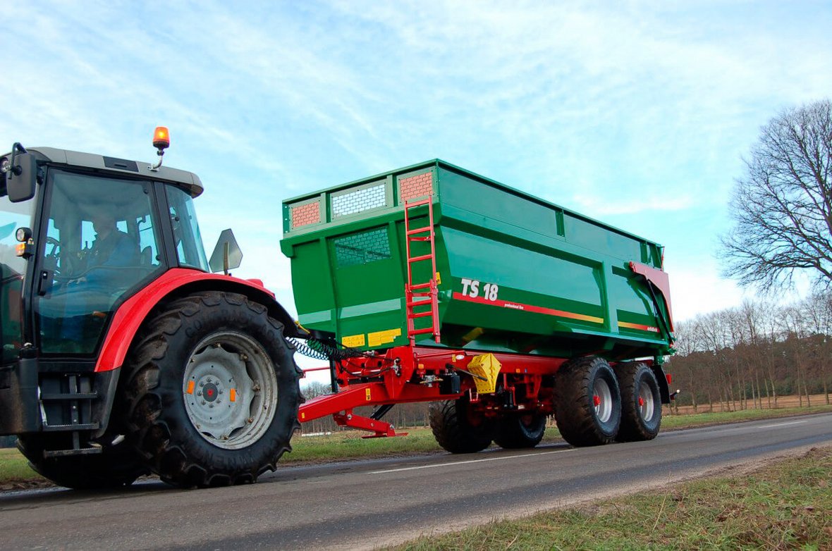Firma Metaltech wyposaża przyczepy w podwójny układ hamowania z regulatorem siły hamowania, bardzo bezpieczny dla użytkownika.