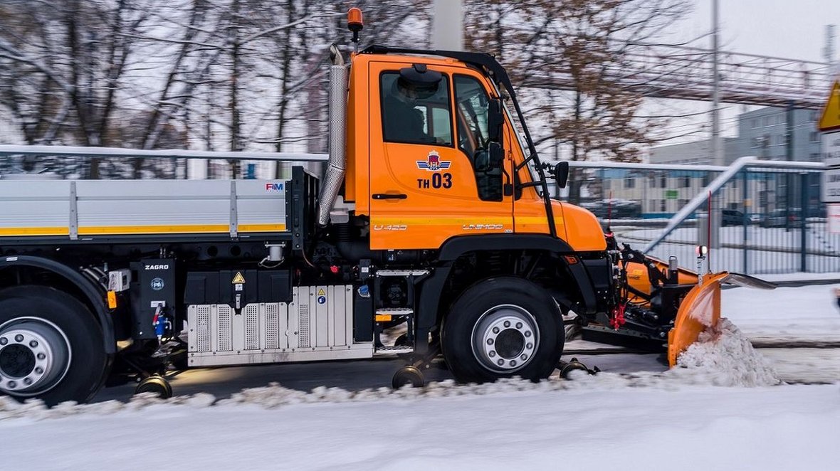 Mercedes-Benz Unimog 423 w zajezdni MPK w Krakowie