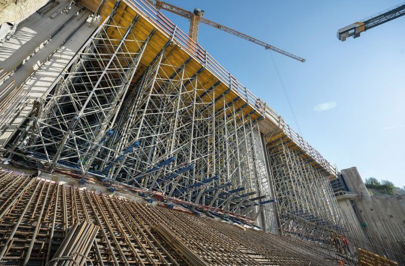 Na budowie nowej elektrowni wodnej z firmą Doka