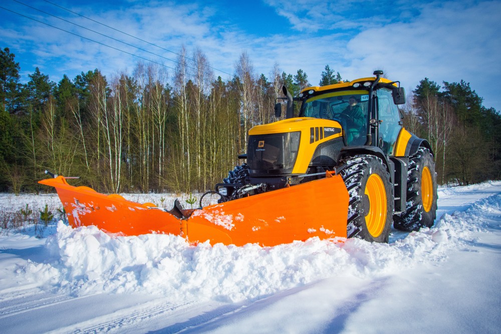 Seria pługów PUV-4000HD/ PUV-3600HD marki Pronar to urządzenia najszersze i najmocniejsze do usuwania nawet grubej pokrywy śnieżnej za pomocą ciągników.