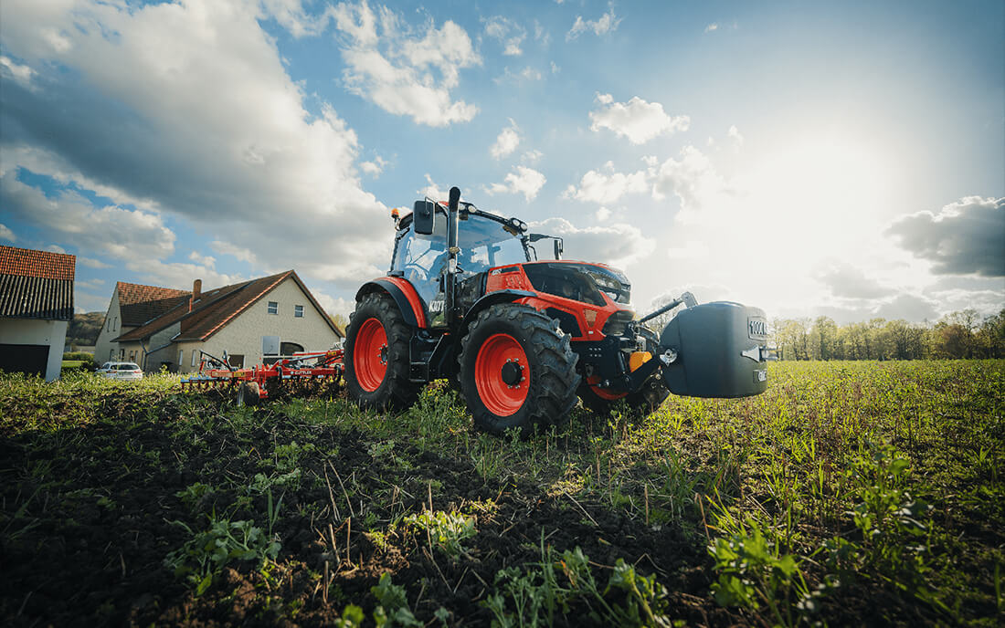 Wszechstronny ciągnik z inteligentnym prowadzeniem