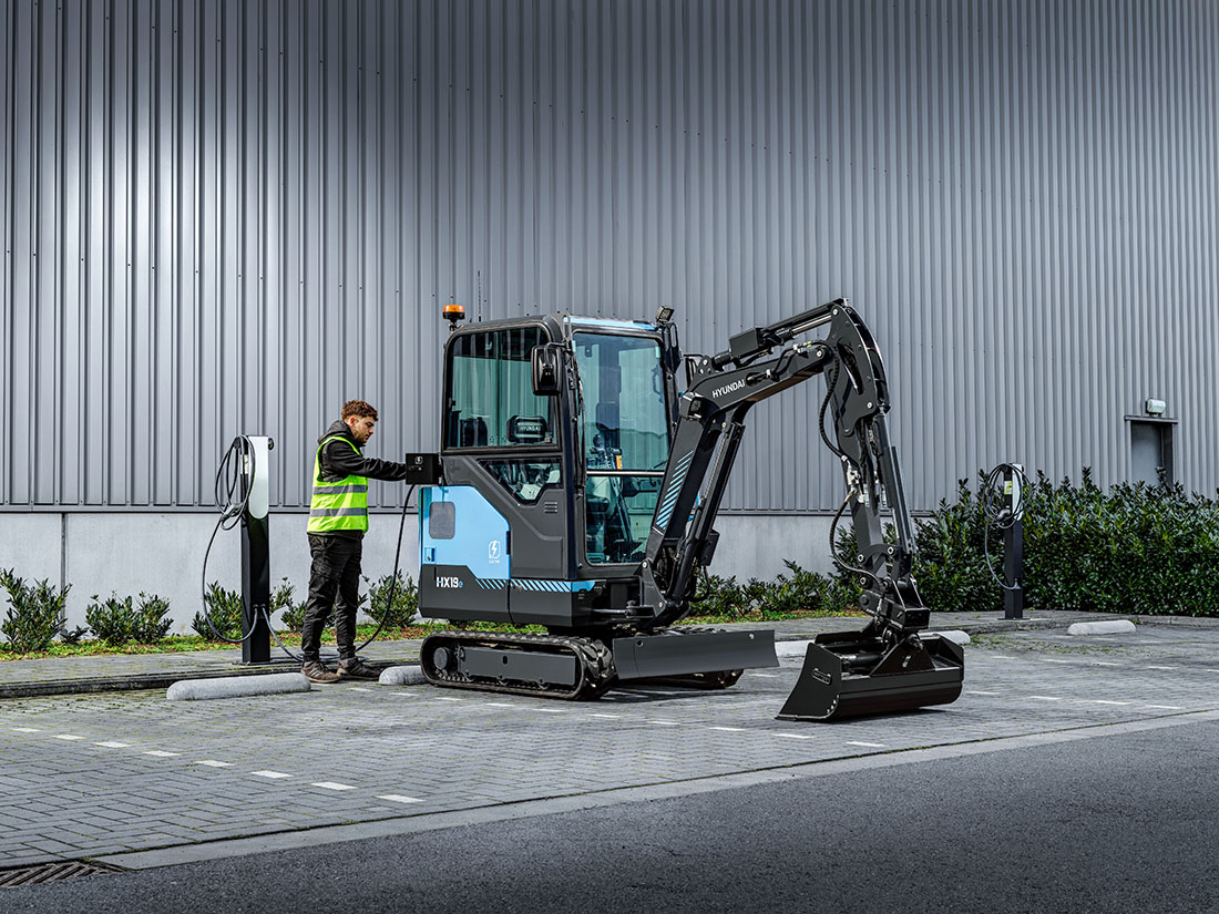 Hyundai rozszerza ofertę maszyn elektrycznych – debiut minikoparki HX19e