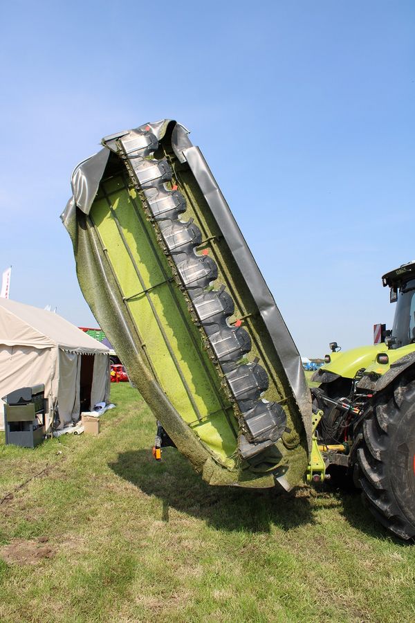 Unikalny system składania kosiarki Disco.