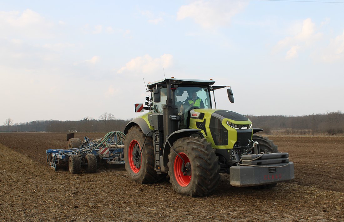 Claas Axion 9 – przedseryjny ciągnik w intensywnej eksploatacji