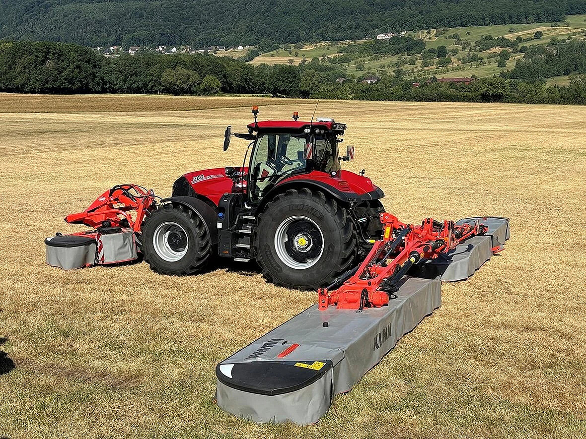 Kuhn GMD 15030 – zawieszany zestaw koszący o szerokości roboczej do 14,5 m, przeznaczony do dużych areałów i pracy usługowej.