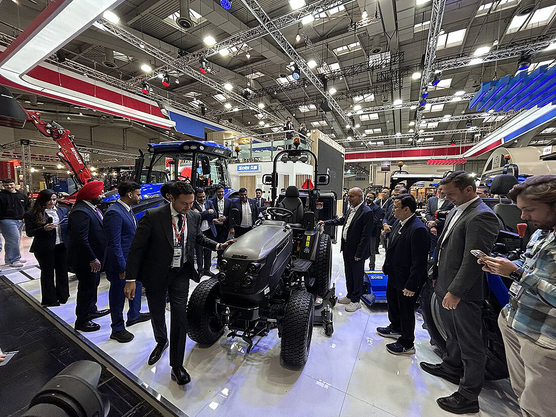 Solis z kompaktowej rodziny 26 KM prezentowanej w europejskiej gamie producenta; seria obejmuje wersję mechaniczną S26 oraz hydrostatyczną H26.