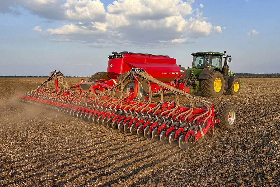 Horsch Avatar 12 LC – 12-metrowy siewnik z redlicami SingleDisc i trzykomorowym zbiornikiem o pojemności 9400 l.